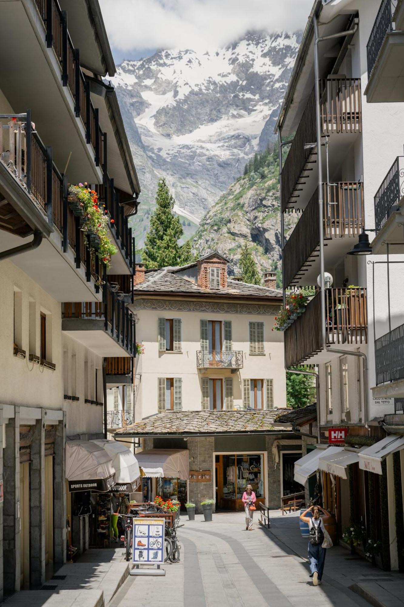 Grand Hotel Courmayeur Mont Blanc, By R Collection Hotels Esterno foto