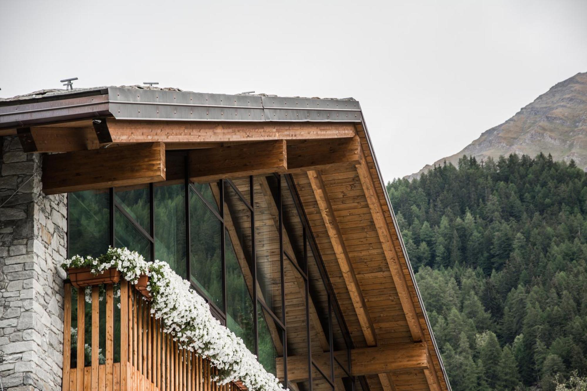 Grand Hotel Courmayeur Mont Blanc, By R Collection Hotels Esterno foto